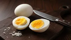 Trick, wie man Eier so kocht, dass der Dotter beim Schneiden nicht zerbröselt