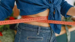 Wie Sie überschüssiges Fett an der Taille loswerden: ein einfaches 10-Minuten-Training