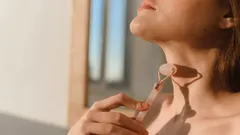 Natürliche Methoden, um die Haut am Hals zu straffen und Falten schnell zu glätten