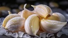 Warum einige Hausfrauen Knoblauchzehen einfrieren: Merken Sie sich diesen Küchentrick