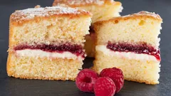 Biskuit ohne Backofen backen: einfache, bewährte Rezepte